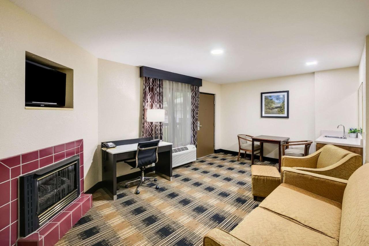 Quality Inn & Suites Mt Chalet Clayton Extérieur photo