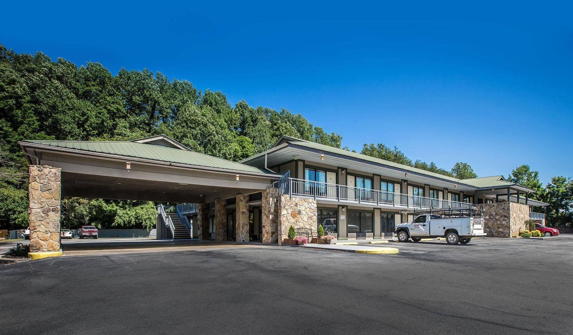 Quality Inn & Suites Mt Chalet Clayton Extérieur photo